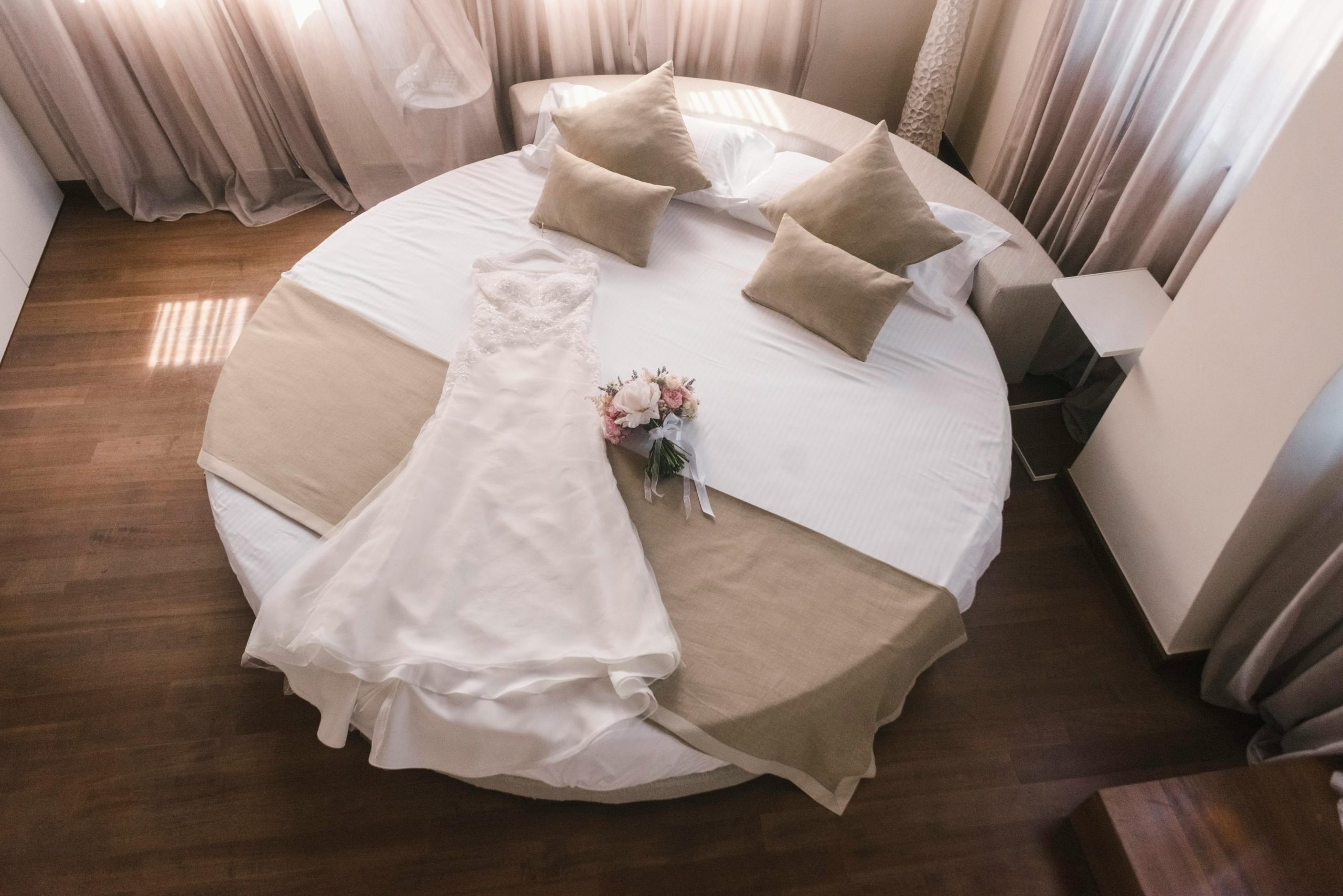 Photo d'un lit rond.